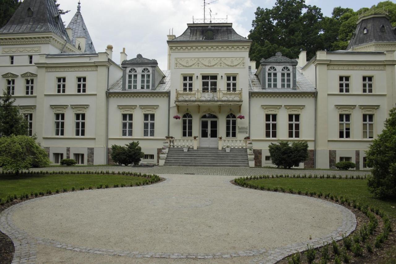 Palac W Nosowie Nosowo Exteriör bild